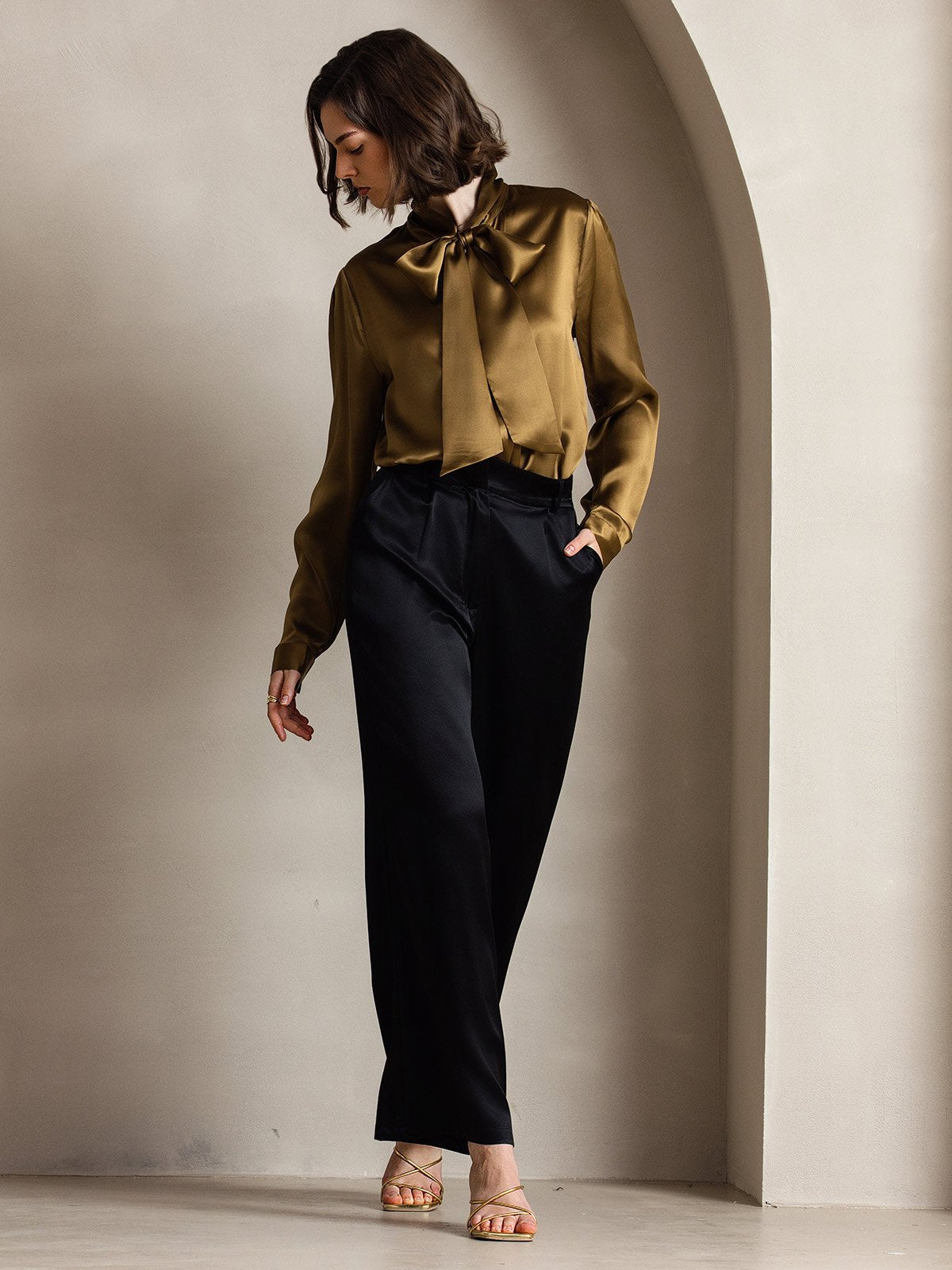 Pantalon de costume en soie classique et tendance