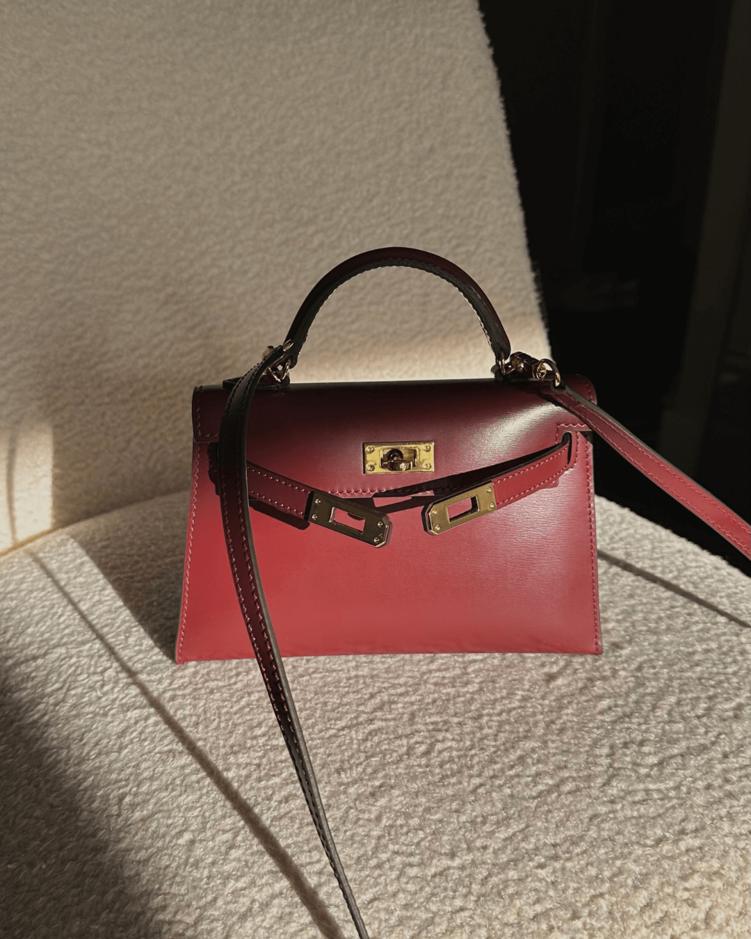 MINI SAC EN CUIR BORDEAUX ÉLÉGANT