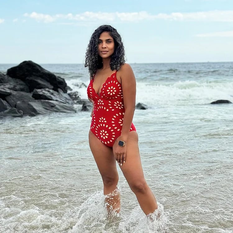 Maillot de bain en deux pièces découpé au laser avec fleurs