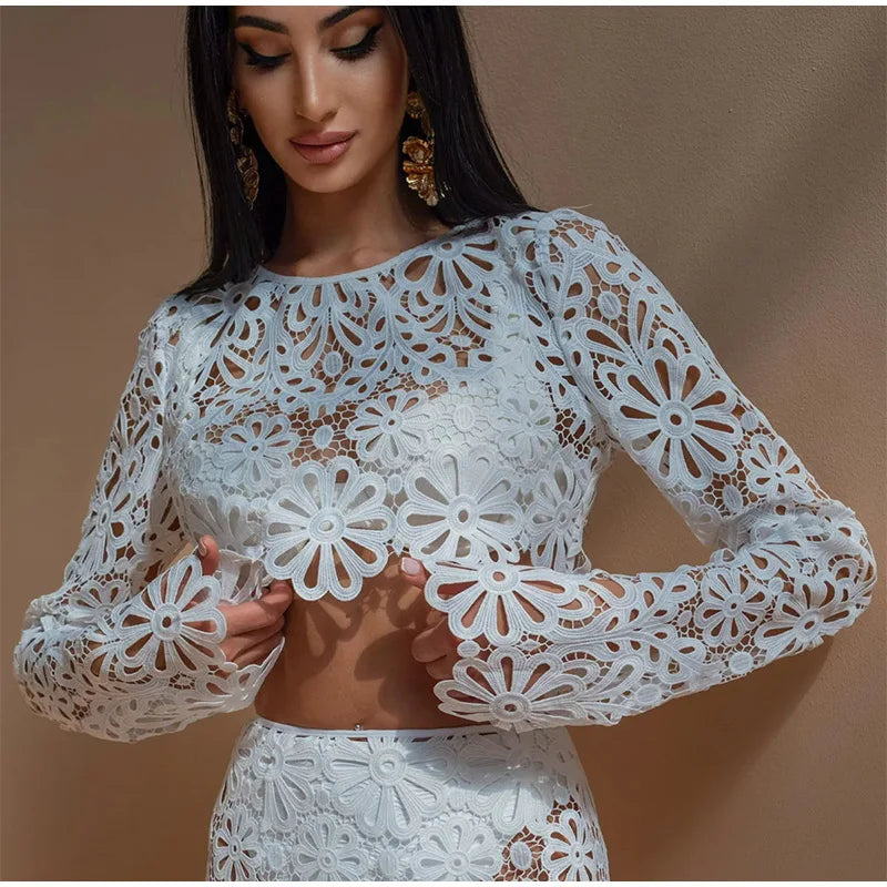 Ensemble en crochet fleuri avec jupe longue