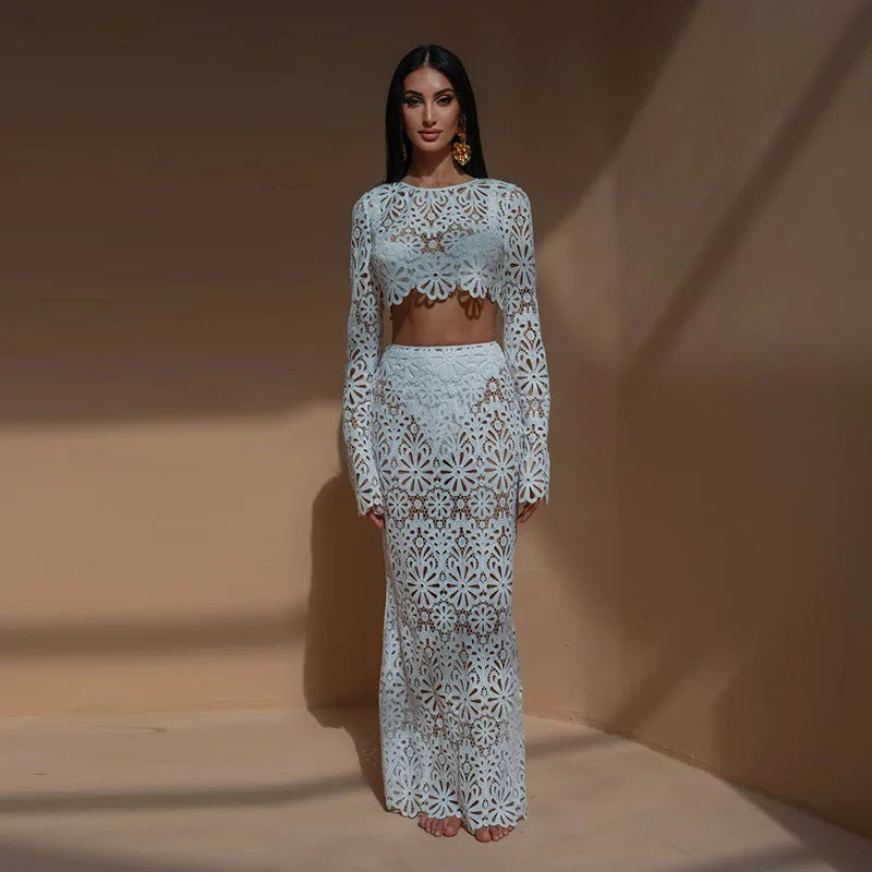 Ensemble en crochet fleuri avec jupe longue