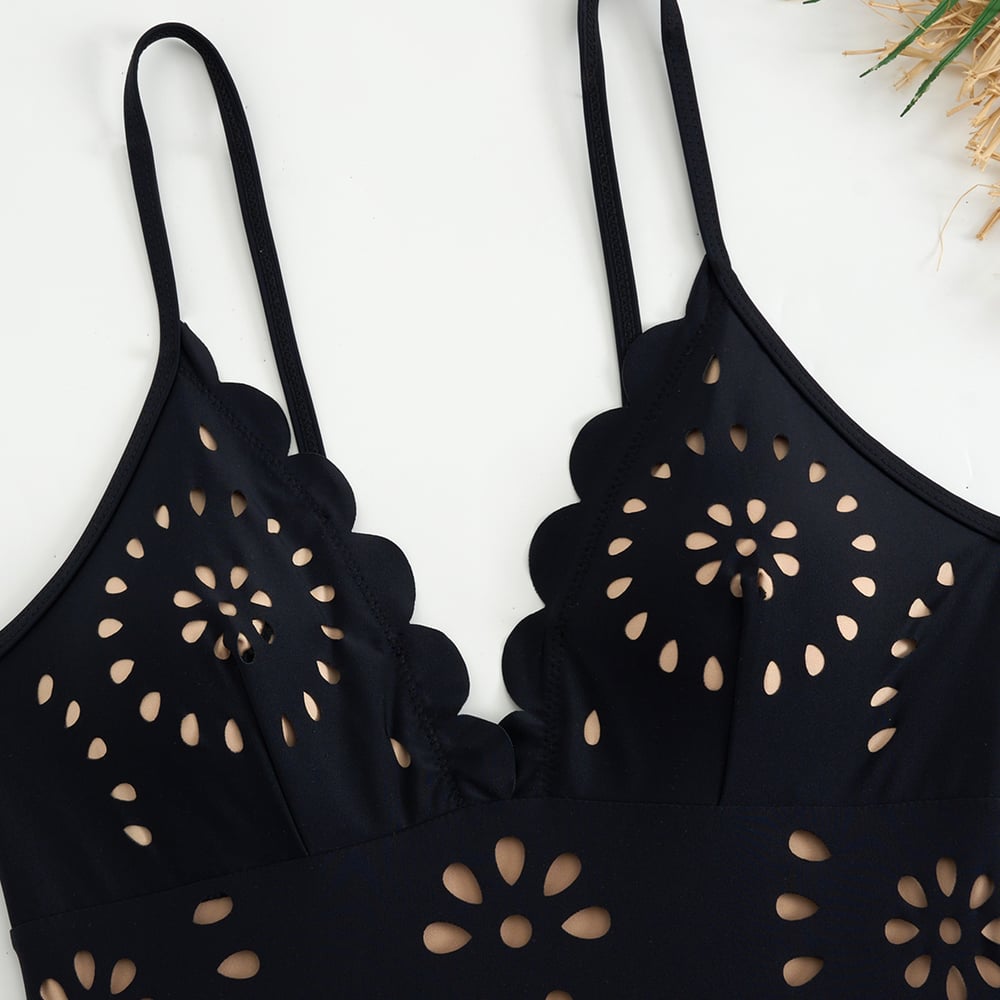 Maillot de bain en deux pièces découpé au laser avec fleurs